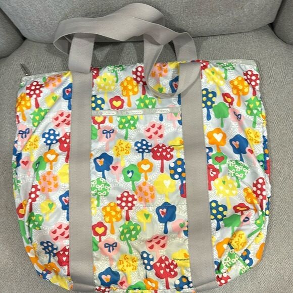 LeSportsac carry all Tree and Flowers print - Picture 1 of 5